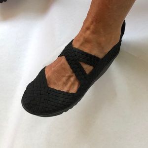 Comfy wedge, stretchy woven fabric